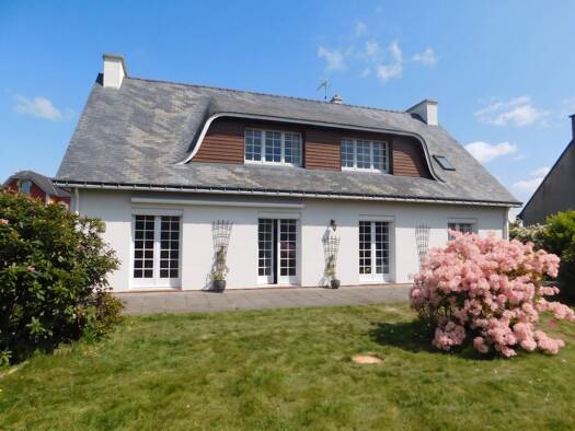 Maison à vendre 243 800 € 8 pièces 6 chambres 192 m² 793 m² de terrain Nord Scaër 29390