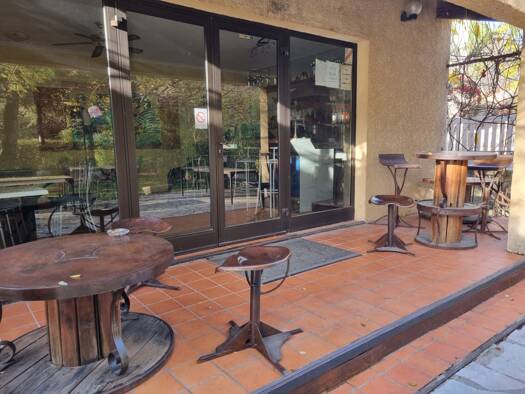 Bar / Café à vendre Fonds de commerce 66 500 € 256 m² d'espace de restauration Oraison 04700