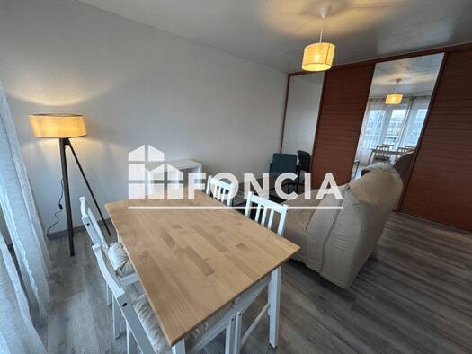 Appartement à louer 610 € 2 pièces 1 chambre 47,2 m² Étage 4/4 Pentagone La Roche-sur-Yon 85000