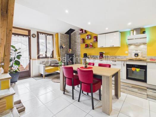 Duplex à vendre 245 000 € 4 pièces 3 chambres 78 m² Étage 3/3 Saint-Jeoire 74490