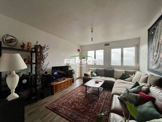 Appartement à louer 950 € 5 pièces 4 chambres 95 m² Étage 5/6 Saint Claude - Torcols Besançon 25000