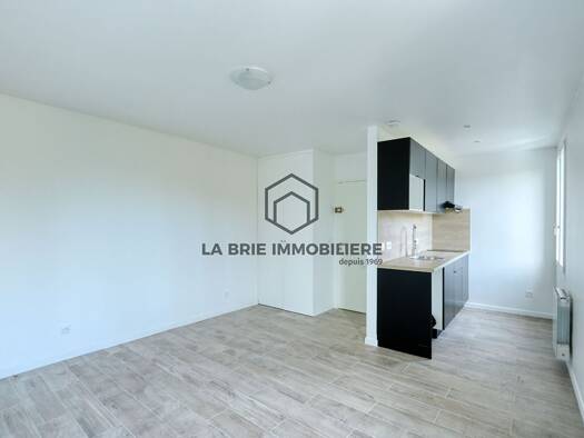 Appartement à louer 795 € 2 pièces 1 chambre 34 m² 1er étage Saint Liesne-Centre Est Melun 77000