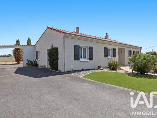 Maison de plain-pied à vendre 320 000 € 5 pièces 4 chambres 125 m² 1 112 m² de terrain Saint-Hilaire-de-Clisson 44190