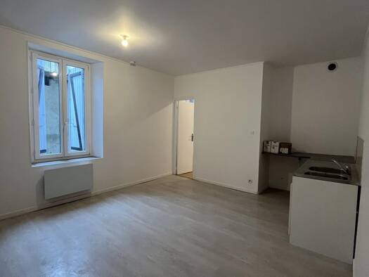 Appartement à louer 410 € 2 pièces 1 chambre 28 m² RDC Gare Nord et Ouest Charleville-Mézières 08000
