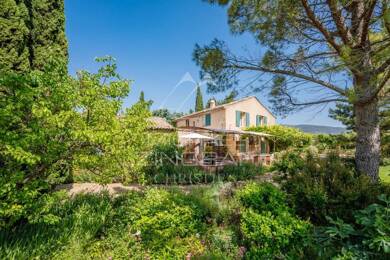 Maison à vendre 1 750 000 € 13 pièces 7 chambres 323 m² 46 213 m² de terrain Puyvert 84160