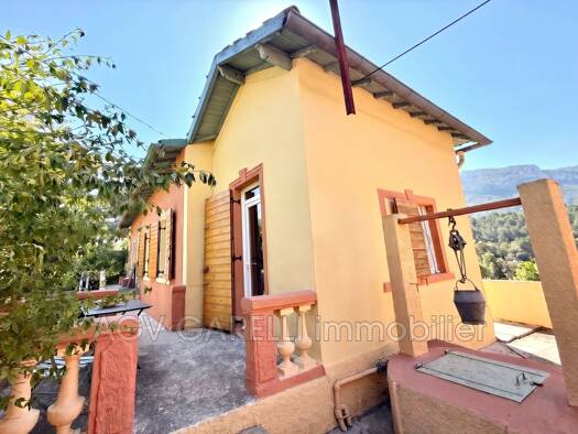 Maison à vendre 530 000 € 5 pièces 3 chambres 110 m² 818 m² de terrain Le Revest-les-Eaux 83200