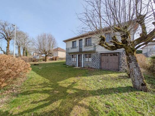 Maison à vendre 107 000 € 5 pièces 4 chambres 95,2 m² 520 m² de terrain Pleaux 15700