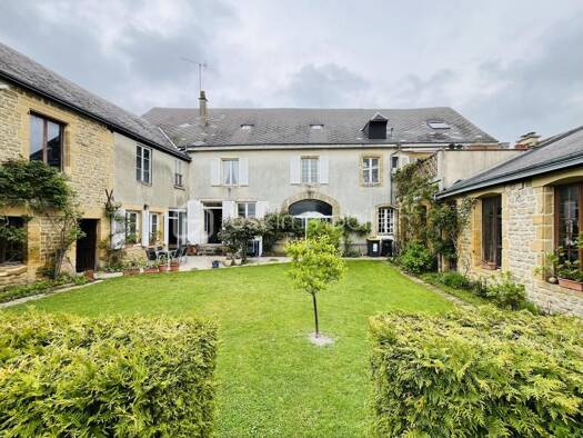 Immeuble à vendre 469 000 € 581 m² Balan 08200