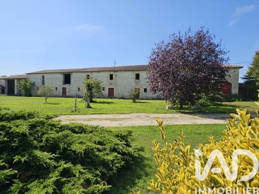 Demeure à vendre 229 900 € 8 pièces 3 chambres 301 m² 10 955 m² de terrain Val-du-Mignon 79360
