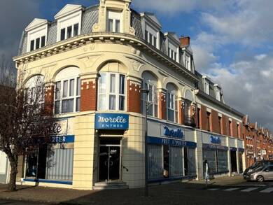 Local commercial à louer 2 550 € 190 m² de surface de vente Sin le Noble 59450