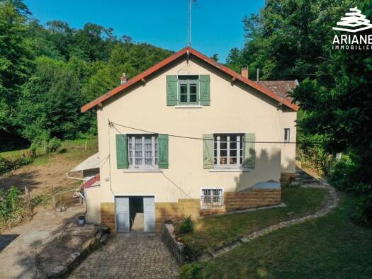 Villa à vendre 480 000 € 5 pièces 3 chambres 100 m² 23 000 m² de terrain Saint-Genis-les-Ollières 69290