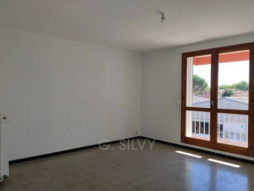 Appartement à louer 696 € 4 pièces 2 chambres 64,3 m² Étage 2/2 Argensol Orange 84100