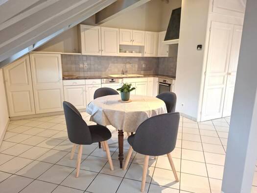 Appartement à louer 1 400 € 2 pièces 1 chambre 60,3 m² Saint-Cergues 74140