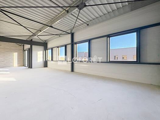 Local d'activités à vendre 343 694 € 193 m² d'espace de stockage Centre-Landaus-Poudrerie-Sablonniere Oissel 76350