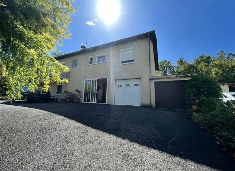 Maison à vendre 191 700 € 7 pièces 4<br/>chambres 157 m²<br/>superficie 998 m²<br/>terrain Ouest Villefranche de Rouergue 12200