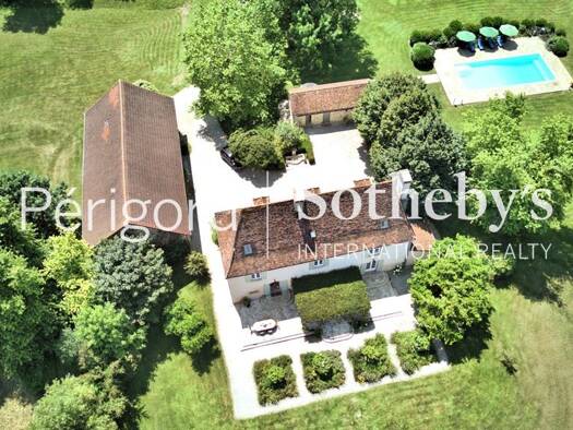 Maison à vendre 1 060 000 € 10 pièces 4 chambres 427 m² 160 000 m² de terrain Excideuil 24160