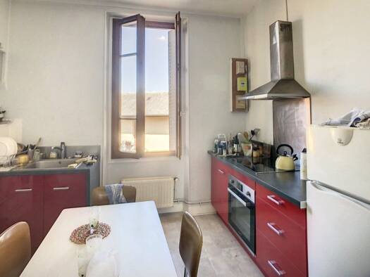 Appartement à vendre 189 000 € 3 pièces 2 chambres 62 m² Étage 1/3 Centre-Stade Chambéry 73000
