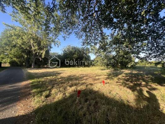 Terrain constructible à vendre 35 000 € 932 m² de terrain Tercé 86800