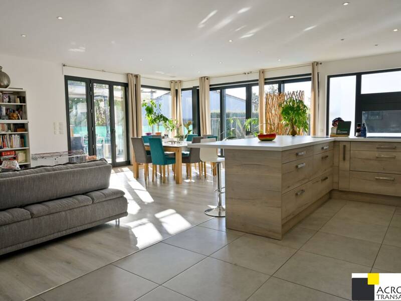 Maison à vendre, 148m², SAINT GENIS LES OLLIERES