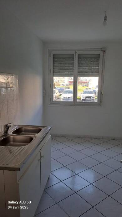 Appartement à louer 673 € 3 pièces 2 chambres 60 m² RDC/8 Moulin à Vent-Georges Lévy Venissieux 69200