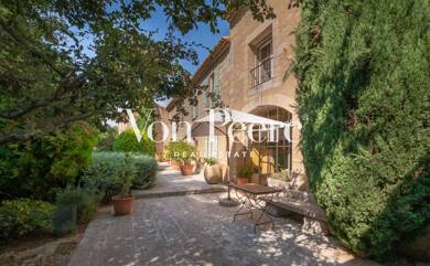 Maison à vendre 3 360 000 € 14 pièces 7 chambres 520 m² 285 000 m² de terrain Saint-Rémy-de-Provence 13210