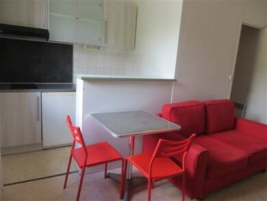Appartement à louer 280 € 2 pièces 1 chambre 33 m² 2ème étage Nord Ouest Égletons 19300