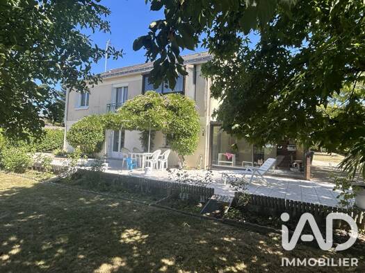 Maison à vendre 243 500 € 6 pièces 3 chambres 134 m² 4 109 m² de terrain Segré-en-Anjou Bleu 49500