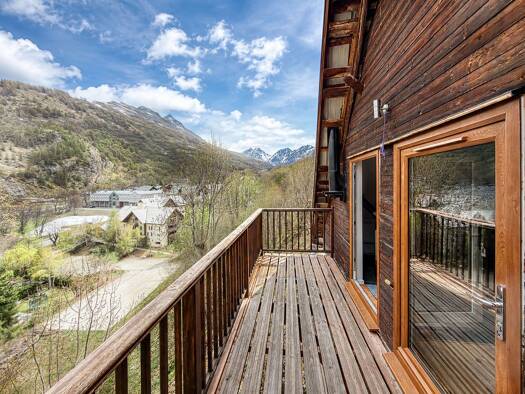 Maison à vendre 885 000 € 9 pièces 8 chambres 270 m² 550 m² de terrain Centre-Village Valloire 73450