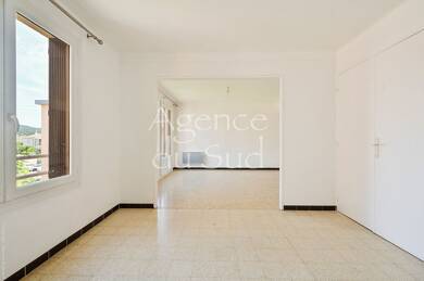 Appartement à vendre 215 000 € 4 pièces 2 chambres 76 m² Étage 2/3 Sud Est Gardanne 13120