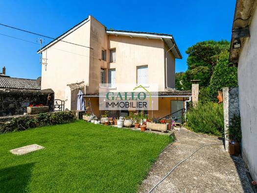 Maison à vendre 180 000 € 3 pièces 2 chambres 73 m² 658 m² de terrain Autres quartiers et hameaux Pont-Évêque 38780