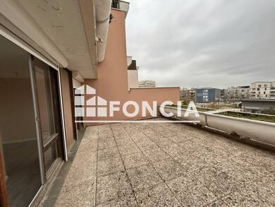 Appartement à louer 630 € 1 pièce 33,9 m² Étage 3/5 Place Centrale-Quetignerots-Pre Bourgeot Quetigny 21800