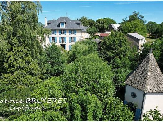 Maison à vendre 221 400 € 17 pièces 9 chambres 366 m² 1 471 m² de terrain Avèze 63690