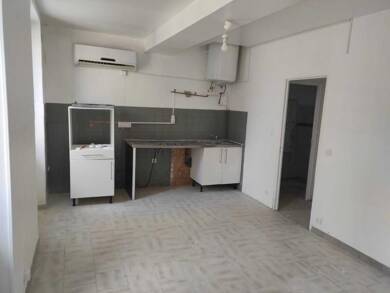 Appartement à louer 400 € 2 pièces 1 chambre 38,5 m² Étage 1/2 Centre Ville Roquemaure 30150