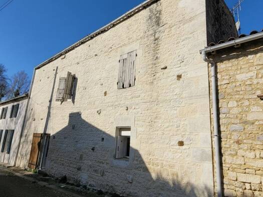 Maison à vendre 175 000 € 6 pièces 2 chambres 154 m² 1 106 m² de terrain Bords 17430