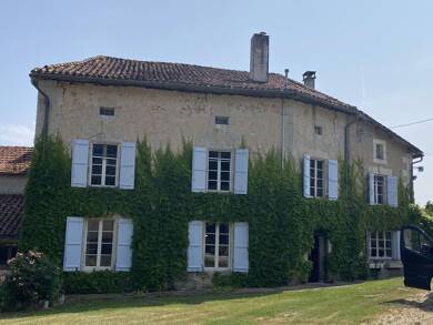 Maison à vendre 398 772 € 4 chambres 233 m² 6 302 m² de terrain Pillac 16390