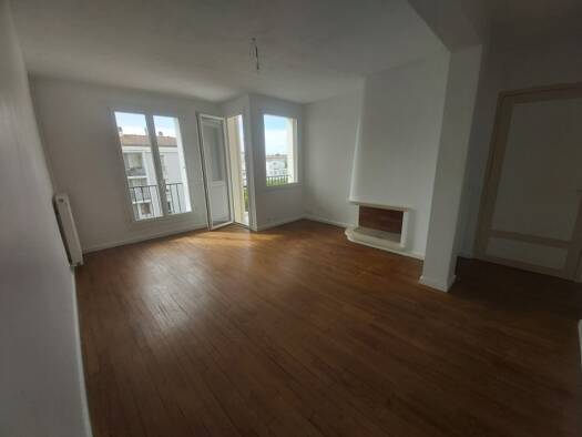 Appartement à louer 790 € 3 pièces 2 chambres 65 m² Étage 3/3 Royan 17200