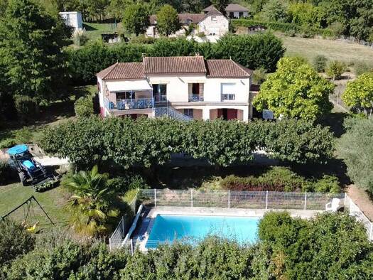 Maison à vendre 296 400 € 6 pièces 3 chambres 150 m² 2 761 m² de terrain Rural Terrasson-Lavilledieu 24120