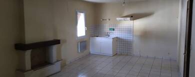 Appartement à louer 670 € 4 pièces 3 chambres Lussac 33570