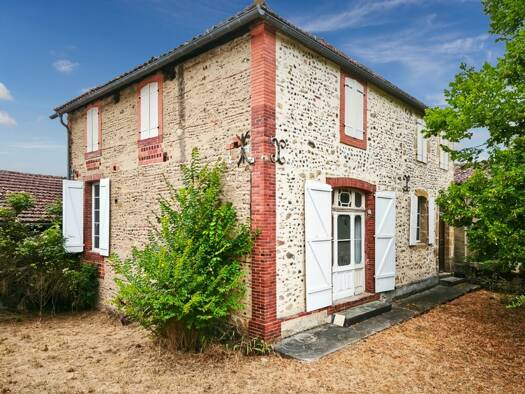 Maison à vendre 158 400 € 4 pièces 2 chambres 160 m² 726 m² de terrain Saint-Mont 32400