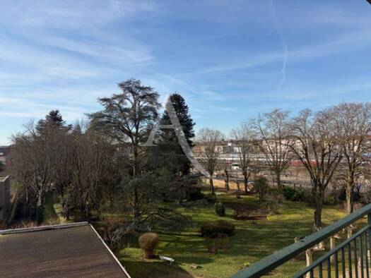 Appartement à vendre 210 000 € 4 pièces 2 chambres 103,9 m² Étage 4/5 Centre Ville Bourg-en-Bresse 01000