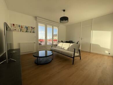Appartement à louer 830 € 4 pièces 3 chambres 74 m² Étage 3/4 Ville Close-Centre Ville Concarneau 29900