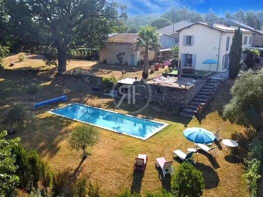 Maison à vendre 550 000 € 11 pièces 4 chambres 265 m² 5 550 m² de terrain Puisseguin 33570