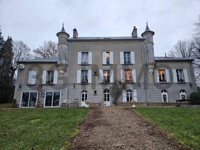 Maison à vendre 815 000 € 15 pièces 7 chambres 375 m² 27 538 m² de terrain Villeneuve-sur-Bellot 77510
