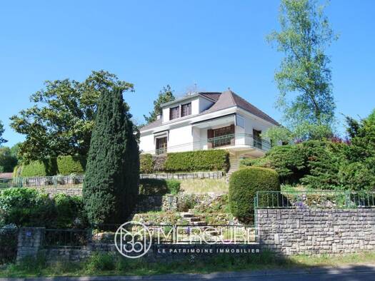 Maison à vendre 168 000 € 9 pièces 1 chambre 200 m² 1 703 m² de terrain Centre Montmorillon 86500