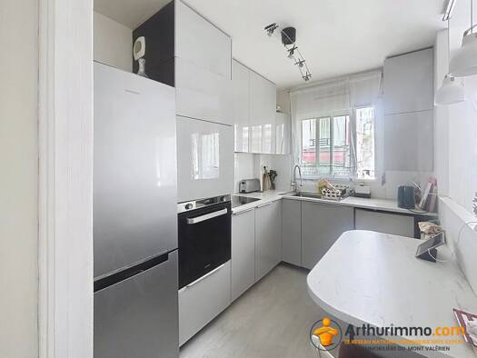 Appartement à vendre 302 000 € 3 pièces 2 chambres 42 m² RDC/3 Gambetta Courbevoie 92400
