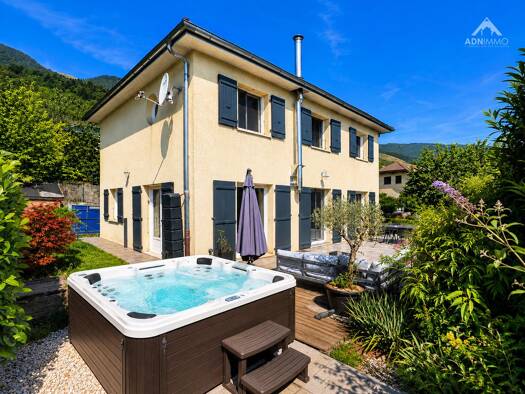 Maison à vendre 629 000 € 5 pièces 4 chambres 156 m² 806 m² de terrain Collonges 01550