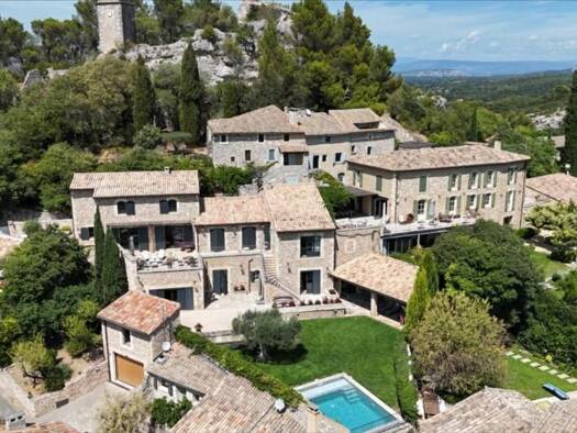 Maison à vendre 4 704 000 € 15 pièces 7 chambres 468 m² 800 m² de terrain Eygalières 13810