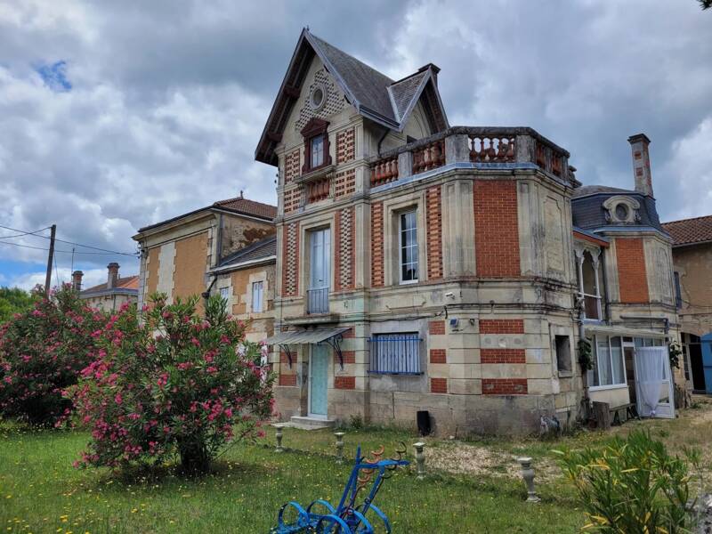 Maison à vendre, 470m², SAINT CHRISTOLY DE BLAYE