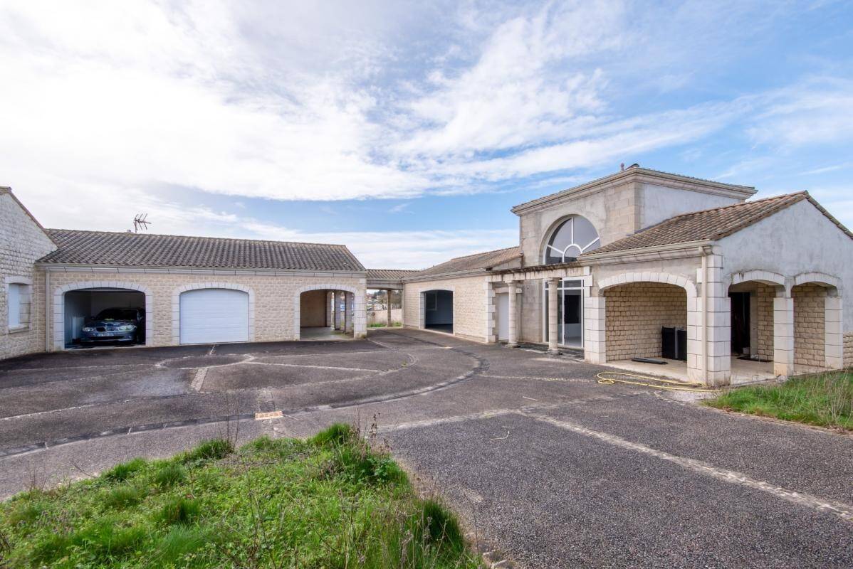 Maison à vendre, 473m², SAINT JULIEN L'ARS