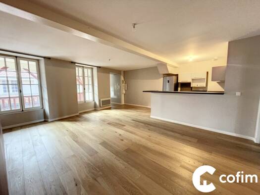 Appartement à louer 905 € 3 pièces 1 chambre 86,6 m² 3ème étage Centre Ville Pau 64000